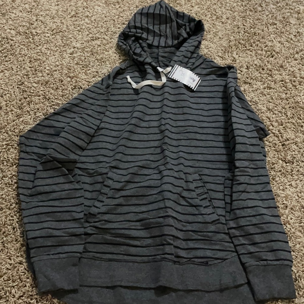 Women’s lightweight hooded pullover sweatshirt